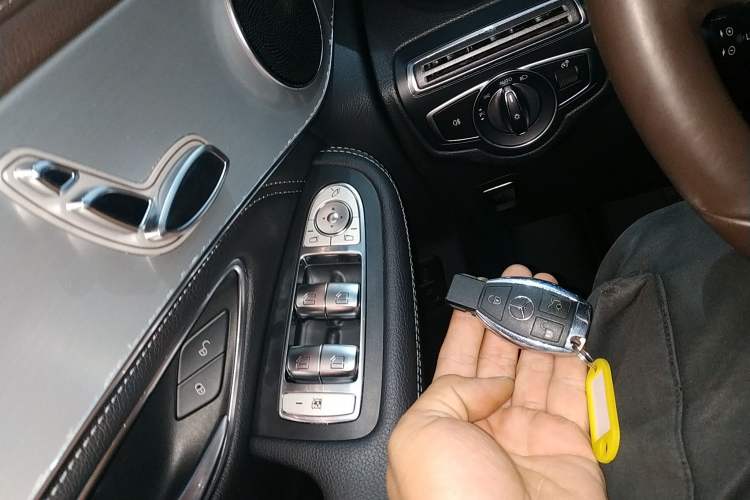 Used Mercedes-Benz GLC 2019 GLC 200 L 4MATIC Interior 1
