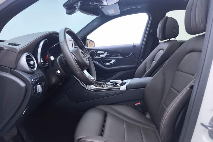 Used Mercedes-Benz GLC 2019 Facelift GLC 260 L 4MATIC Luxury Model Interior 1