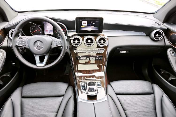 Used Mercedes-Benz GLC 2019 GLC 260 4MATIC Luxury Model Interior 1