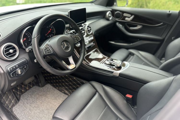 Used Mercedes-Benz GLC 2019 Facelift GLC 260 L 4MATIC Luxury Model Interior 11