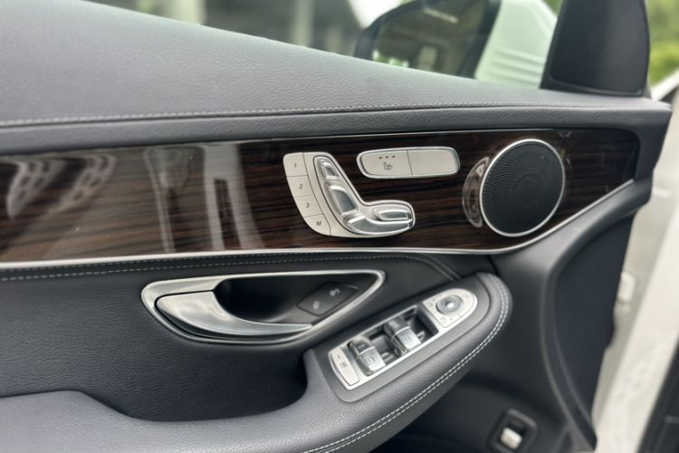 Used Mercedes-Benz GLC 2019 Facelift GLC 260 L 4MATIC Luxury Model Interior 13