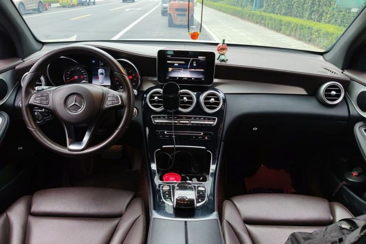 Used Mercedes-Benz GLC 2019 GLC 200 L 4MATIC Interior 2