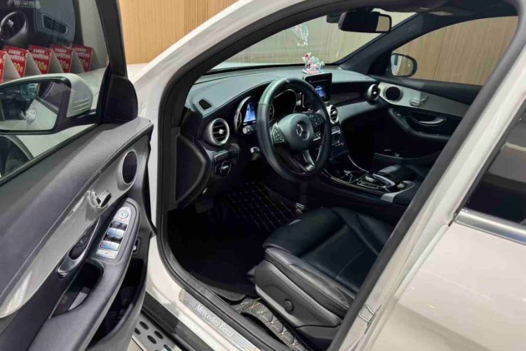 Used Mercedes-Benz GLC 2019 GLC 200 L 4MATIC Interior 2