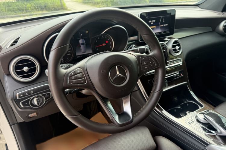 Used Mercedes-Benz GLC 2019 Facelift GLC 260 L 4MATIC Luxury Model Interior 2