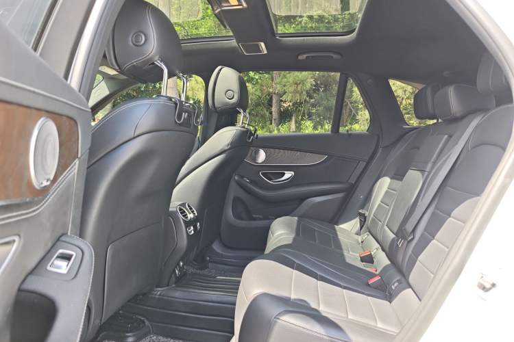 Used Mercedes-Benz GLC 2019 GLC 300 L 4MATIC Dynamic Model Interior 2