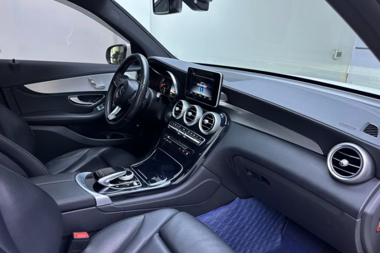 Used Mercedes-Benz GLC 2019 GLC 200 L 4MATIC Interior 2