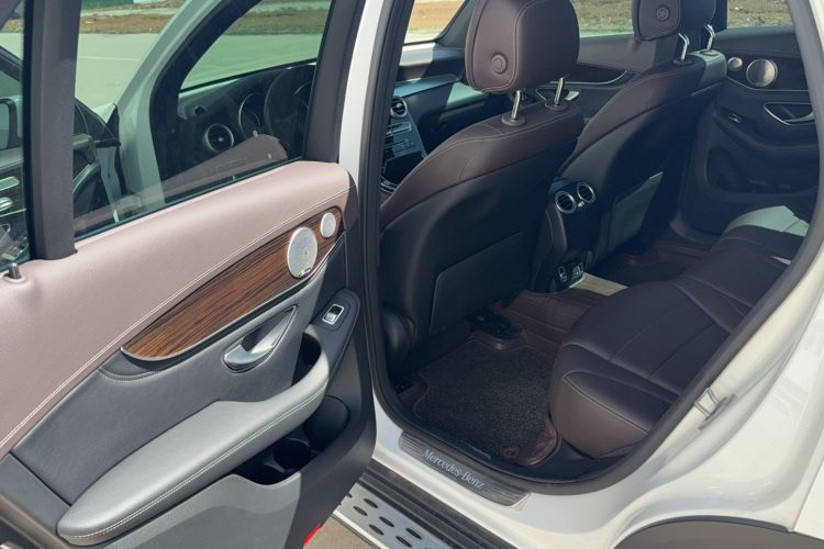 Used Mercedes-Benz GLC 2019 Facelift GLC 260 L 4MATIC Luxury Model Interior 2