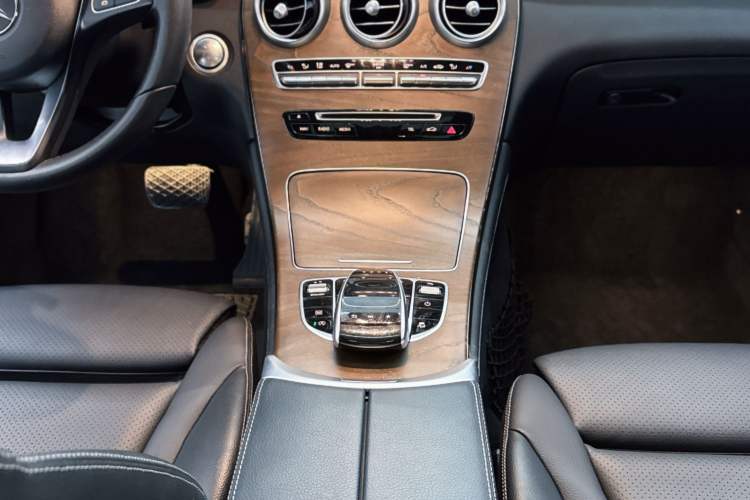 Used Mercedes-Benz GLC 2019 GLC 300 L 4MATIC Dynamic Model Interior 2