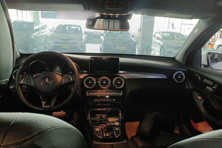 Used Mercedes-Benz GLC 2019 GLC 260 L 4MATIC Dynamic Model Interior 2