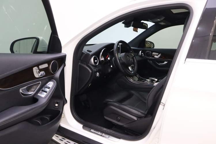 Used Mercedes-Benz GLC 2019 Facelift GLC 260 L 4MATIC Luxury Model Interior 2