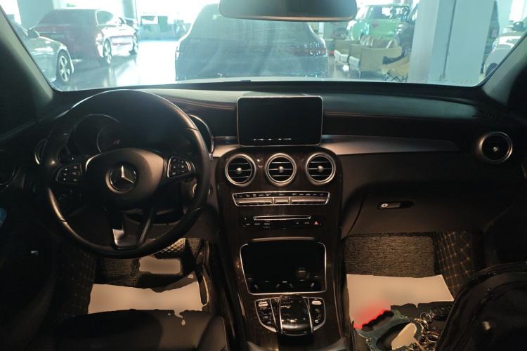 Used Mercedes-Benz GLC 2019 Facelift GLC 260 L 4MATIC Luxury Model Interior 2