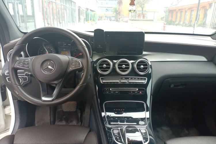 Used Mercedes-Benz GLC 2019 GLC 200 L 4MATIC Interior 2