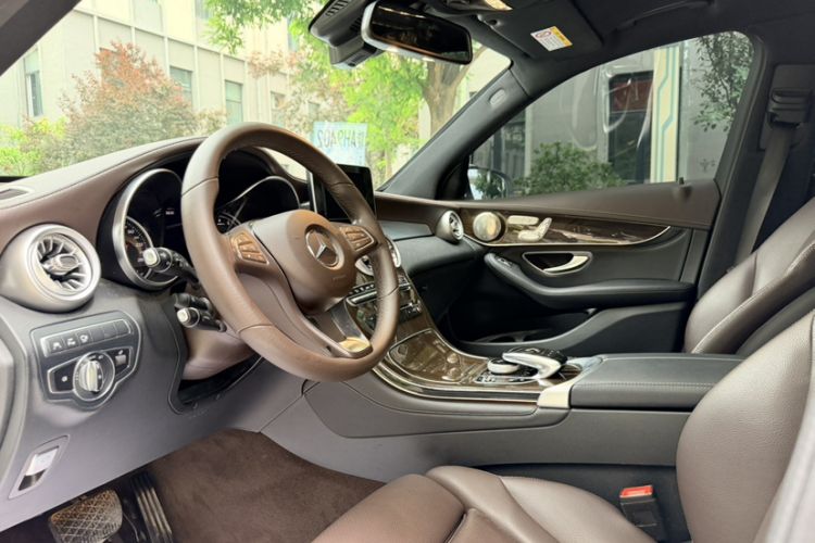 Used Mercedes-Benz GLC 2019 Facelift GLC 260 L 4MATIC Luxury Model Interior 2