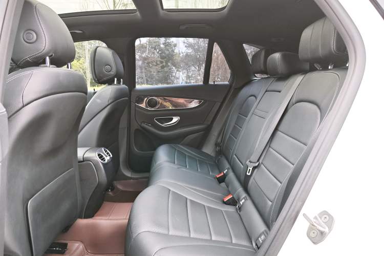 Used Mercedes-Benz GLC 2019 GLC 260 4MATIC Luxury Model Interior 2