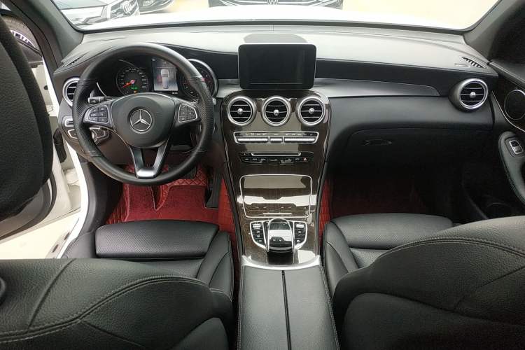Used Mercedes-Benz GLC 2019 GLC 260 L 4MATIC Dynamic Model Interior 2