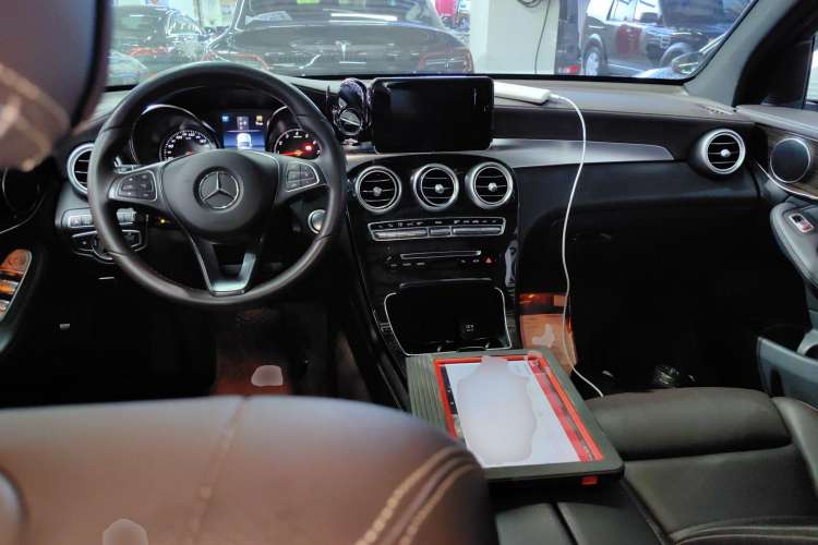 Used Mercedes-Benz GLC 2019 Facelift GLC 260 L 4MATIC Luxury Model Interior 2