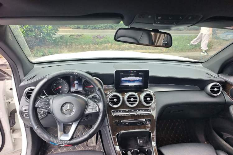 Used Mercedes-Benz GLC 2019 GLC 260 L 4MATIC Dynamic Model Interior 2