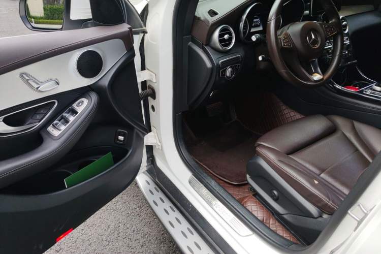 Used Mercedes-Benz GLC 2019 GLC 200 L 4MATIC Interior 3