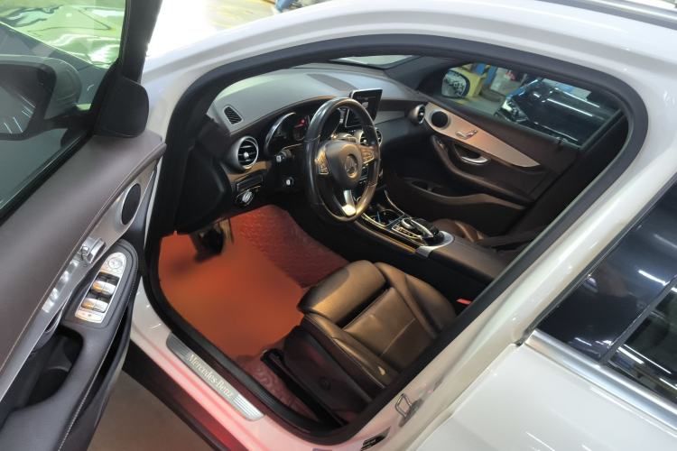 Used Mercedes-Benz GLC 2019 GLC 200 L 4MATIC Interior 3