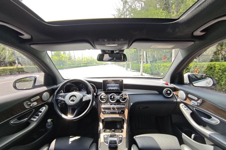 Used Mercedes-Benz GLC 2019 GLC 300 L 4MATIC Dynamic Model Interior 3