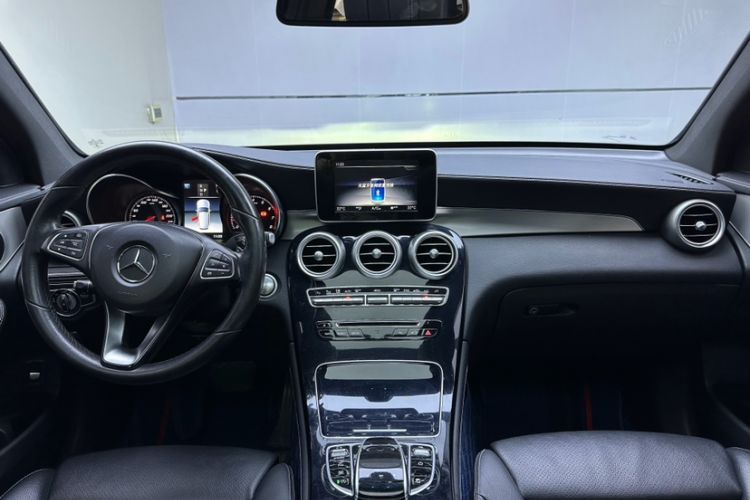 Used Mercedes-Benz GLC 2019 GLC 200 L 4MATIC Interior 3