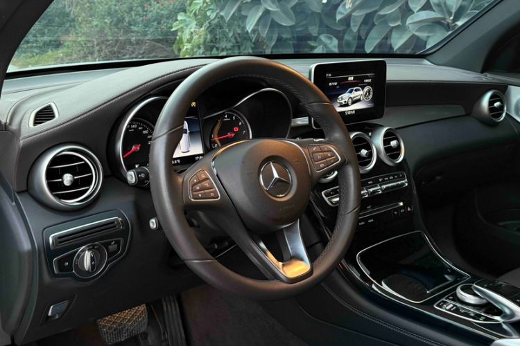 Used Mercedes-Benz GLC 2019 GLC 200 L 4MATIC Interior 3