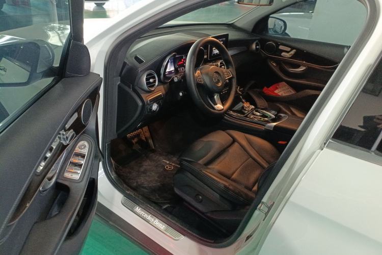 Used Mercedes-Benz GLC 2019 GLC 260 L 4MATIC Dynamic Model Interior 3