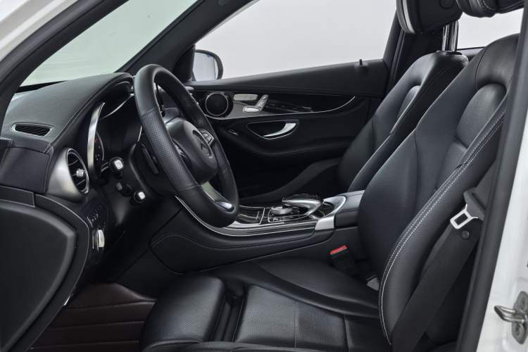 Used Mercedes-Benz GLC 2019 Facelift GLC 260 L 4MATIC Luxury Model Interior 3