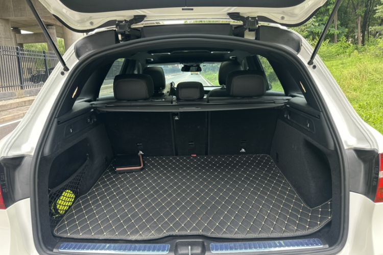 Used Mercedes-Benz GLC 2019 Facelift GLC 260 L 4MATIC Luxury Model Interior 3