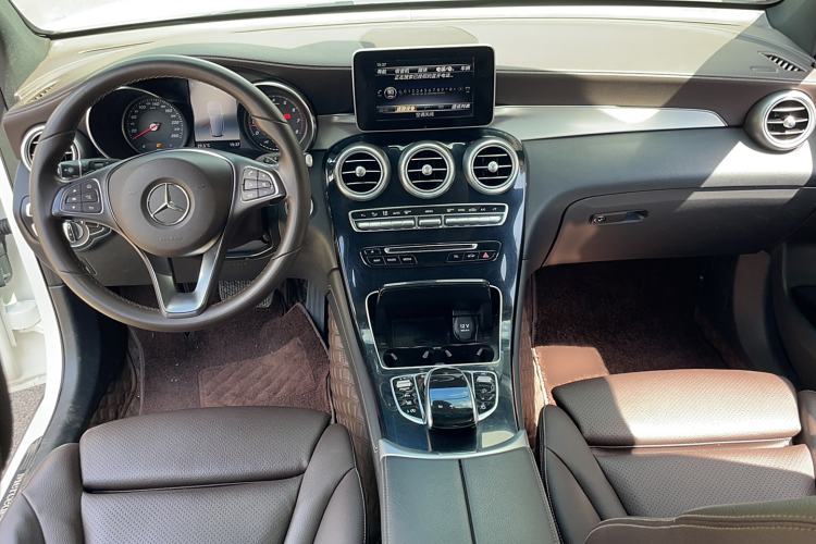 Used Mercedes-Benz GLC 2019 GLC 200 L 4MATIC Interior 3
