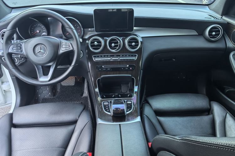 Used Mercedes-Benz GLC 2019 GLC 260 L 4MATIC Dynamic Model Interior 3