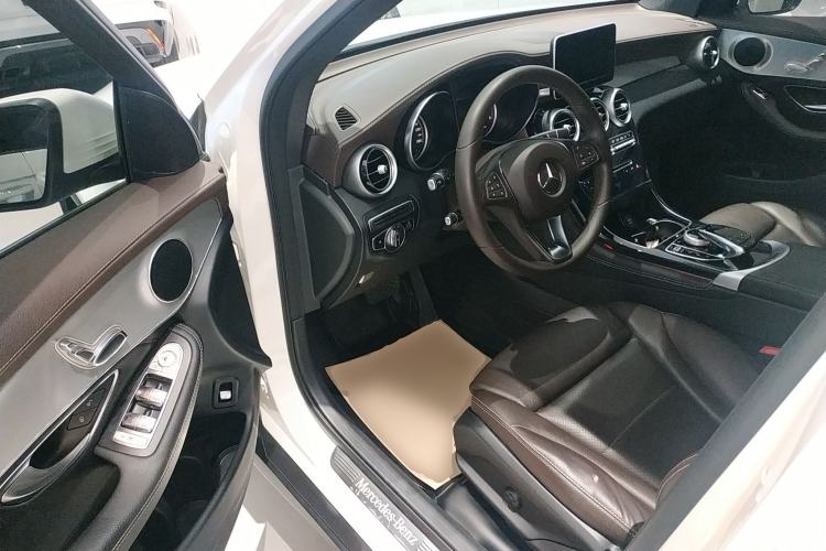 Used Mercedes-Benz GLC 2019 GLC 200 L 4MATIC Interior 3