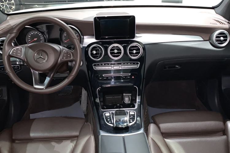 Used Mercedes-Benz GLC 2019 GLC 200 L 4MATIC Interior 3