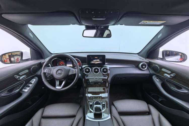 Used Mercedes-Benz GLC 2019 Facelift GLC 260 L 4MATIC Luxury Model Interior 3