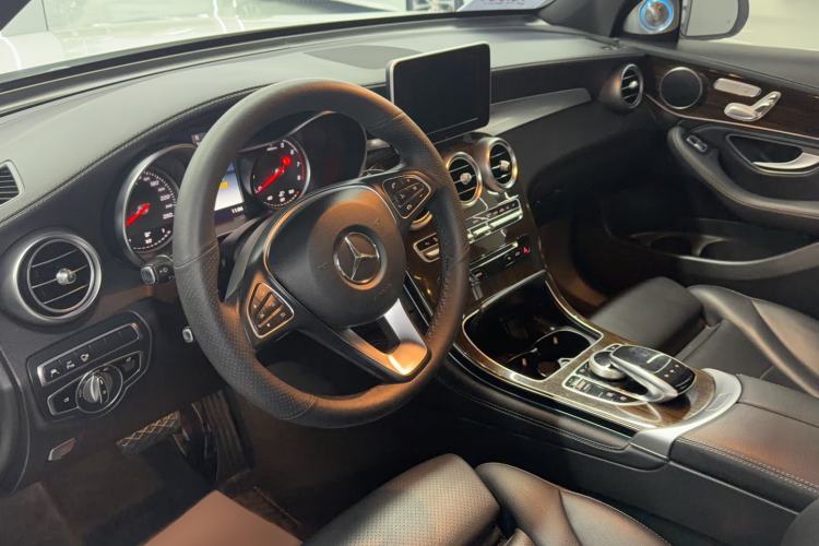 Used Mercedes-Benz GLC 2019 Facelift GLC 260 L 4MATIC Luxury Model Interior 3