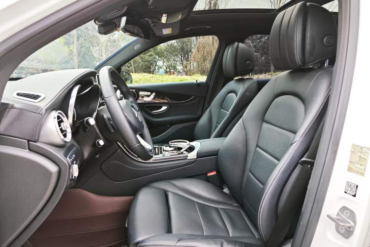 Used Mercedes-Benz GLC 2019 GLC 260 4MATIC Luxury Model Interior 3