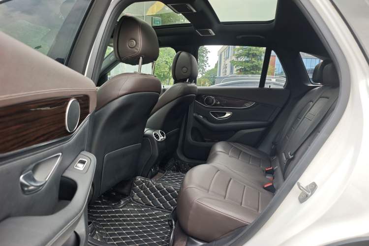 Used Mercedes-Benz GLC 2019 Facelift GLC 260 L 4MATIC Luxury Model Interior 3