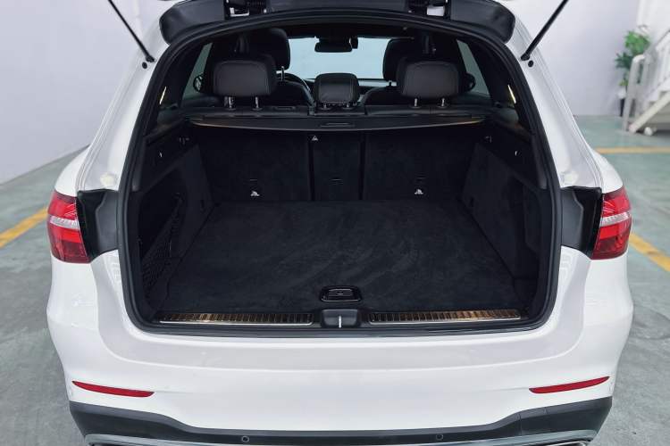 Used Mercedes-Benz GLC 2019 GLC 300 L 4MATIC Dynamic Model Interior 4