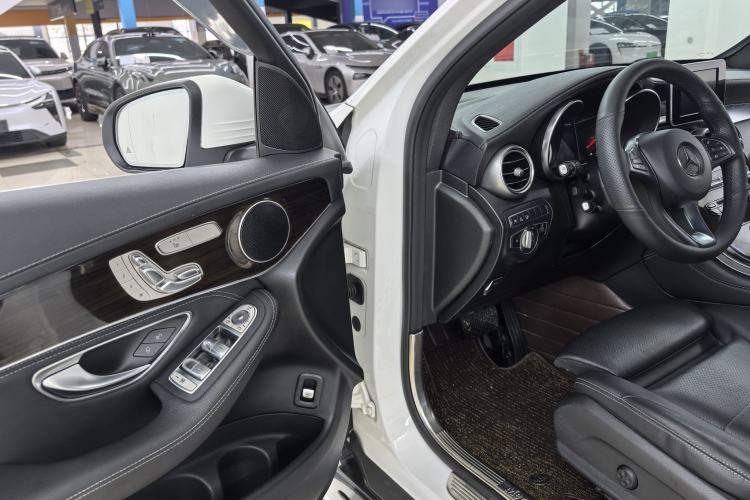 Used Mercedes-Benz GLC 2019 Facelift GLC 260 L 4MATIC Luxury Model Interior 4