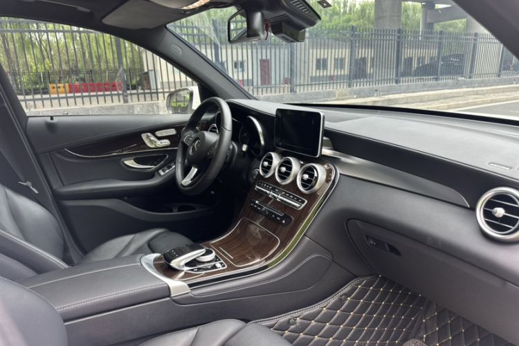 Used Mercedes-Benz GLC 2019 Facelift GLC 260 L 4MATIC Luxury Model Interior 4