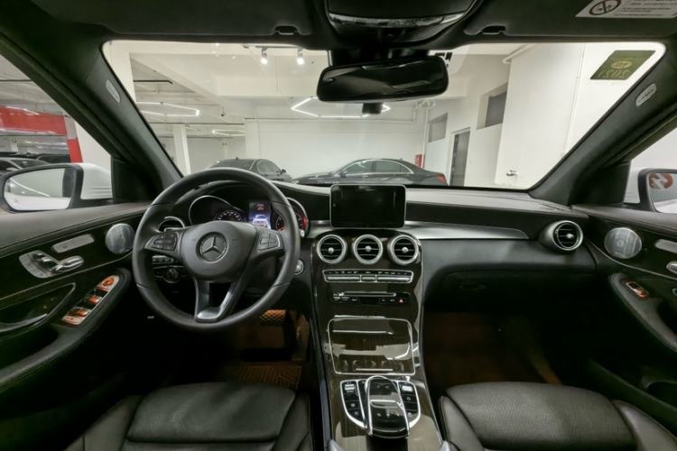Used Mercedes-Benz GLC 2019 Facelift GLC 260 L 4MATIC Luxury Model Interior 4
