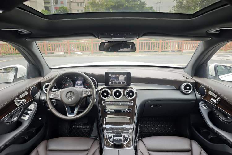 Used Mercedes-Benz GLC 2019 Facelift GLC 260 L 4MATIC Luxury Model Interior 4