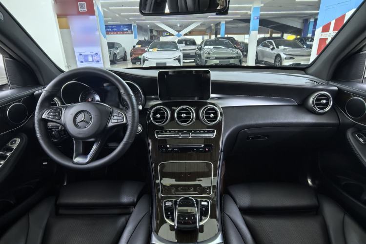 Used Mercedes-Benz GLC 2019 Facelift GLC 260 L 4MATIC Luxury Model Interior 5