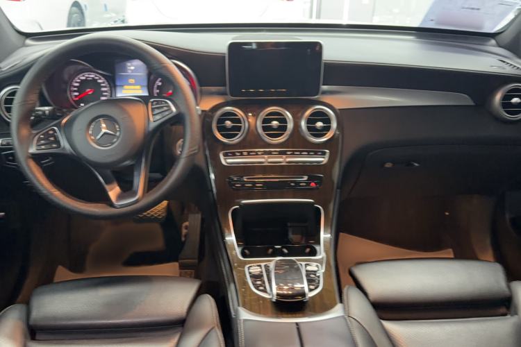 Used Mercedes-Benz GLC 2019 Facelift GLC 260 L 4MATIC Luxury Model Interior 5