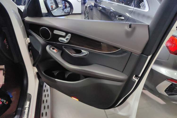 Used Mercedes-Benz GLC 2019 Facelift GLC 260 L 4MATIC Luxury Model Interior 5