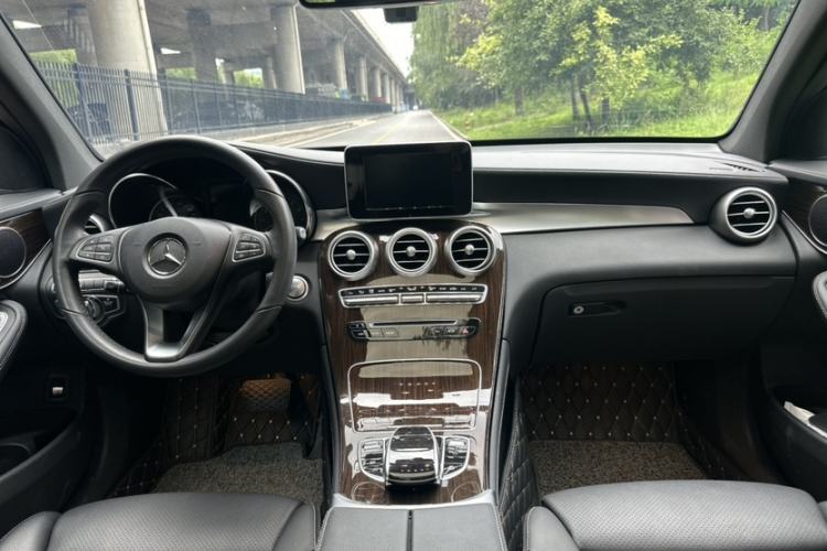 Used Mercedes-Benz GLC 2019 Facelift GLC 260 L 4MATIC Luxury Model Interior 6