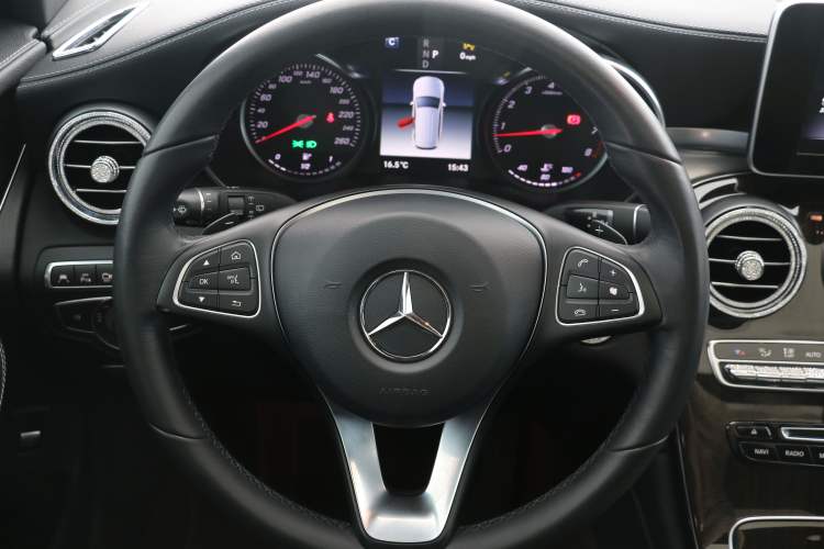 Used Mercedes-Benz GLC 2019 GLC 260 4MATIC Luxury Model Interior 6