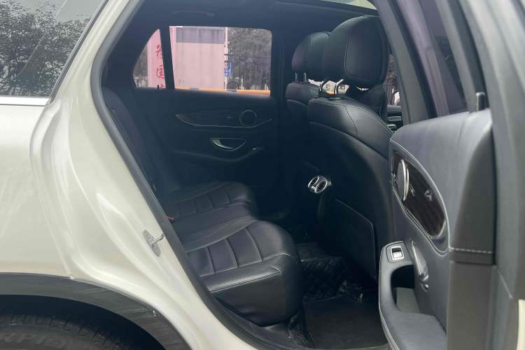 Used Mercedes-Benz GLC 2019 GLC 260 4MATIC Luxury Model Interior 6
