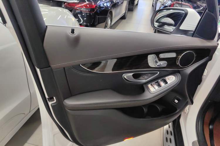 Used Mercedes-Benz GLC 2019 Facelift GLC 260 L 4MATIC Luxury Model Interior 7