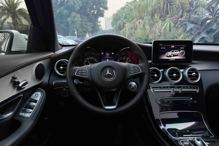 Used Mercedes-Benz GLC 2019 GLC 200 L 4MATIC Interior 8
